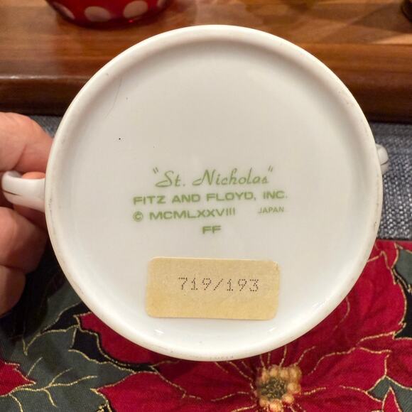 Fitz & Floyd St. Nicholas 1978 Christmas Pattern Covered Sugar & Creamer Set - Picture 4 of 7